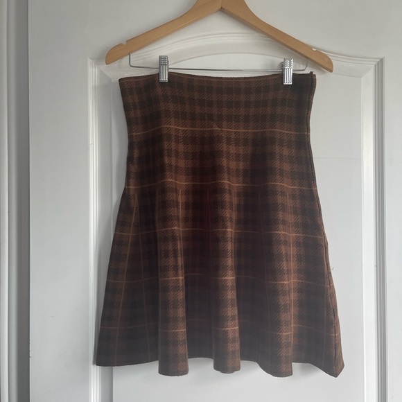 Extremely flattering Aline skirt - Picture 2 of 7